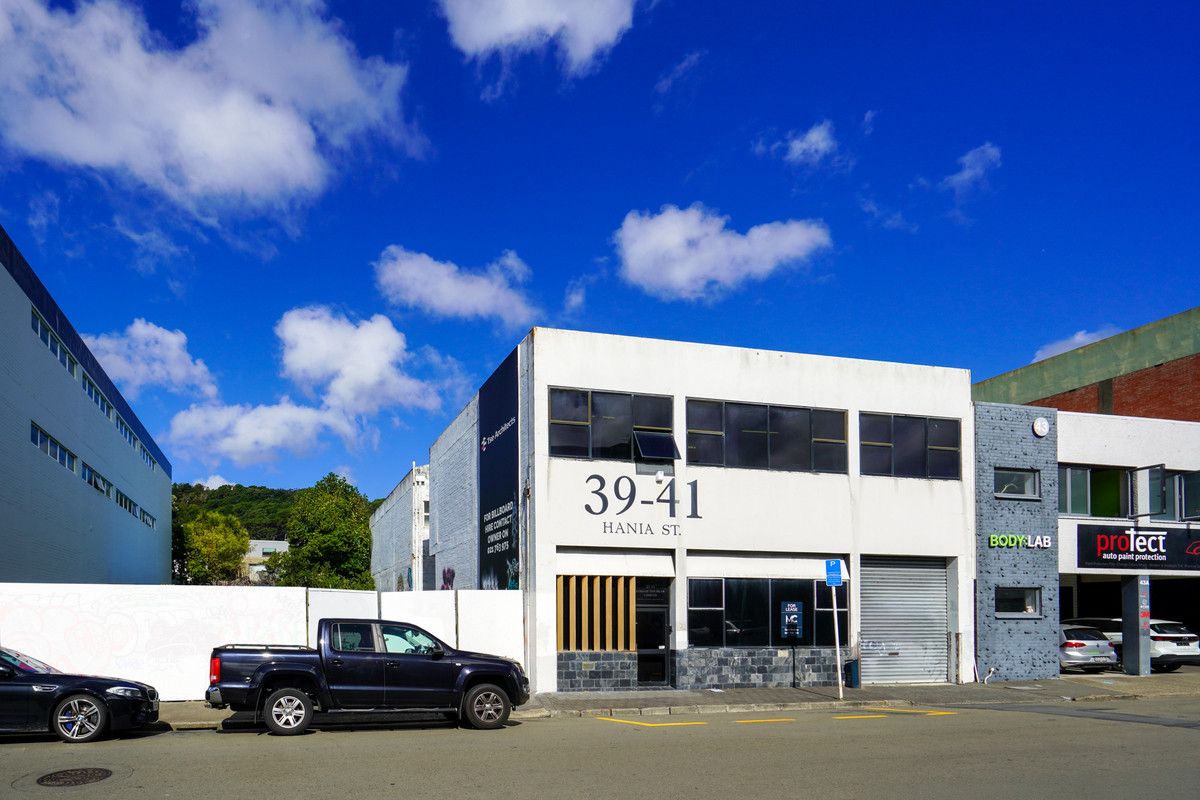 Versatile warehouse/office mix in Mount Victoria