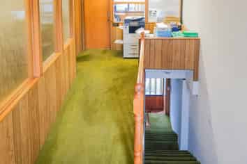 Versatile warehouse/office mix in Mount Victoria