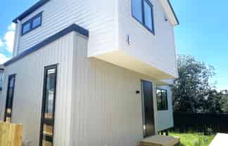 54/B Royal View Road, Te Atatu South