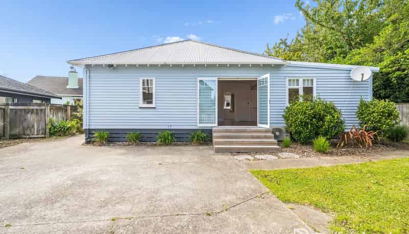 2/6 Pohutukawa Street, Woburn