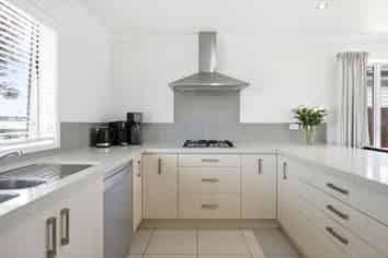 4 Lanyard Street, Pyes Pa