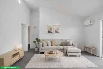 2/33 Grassways Avenue, Pakuranga