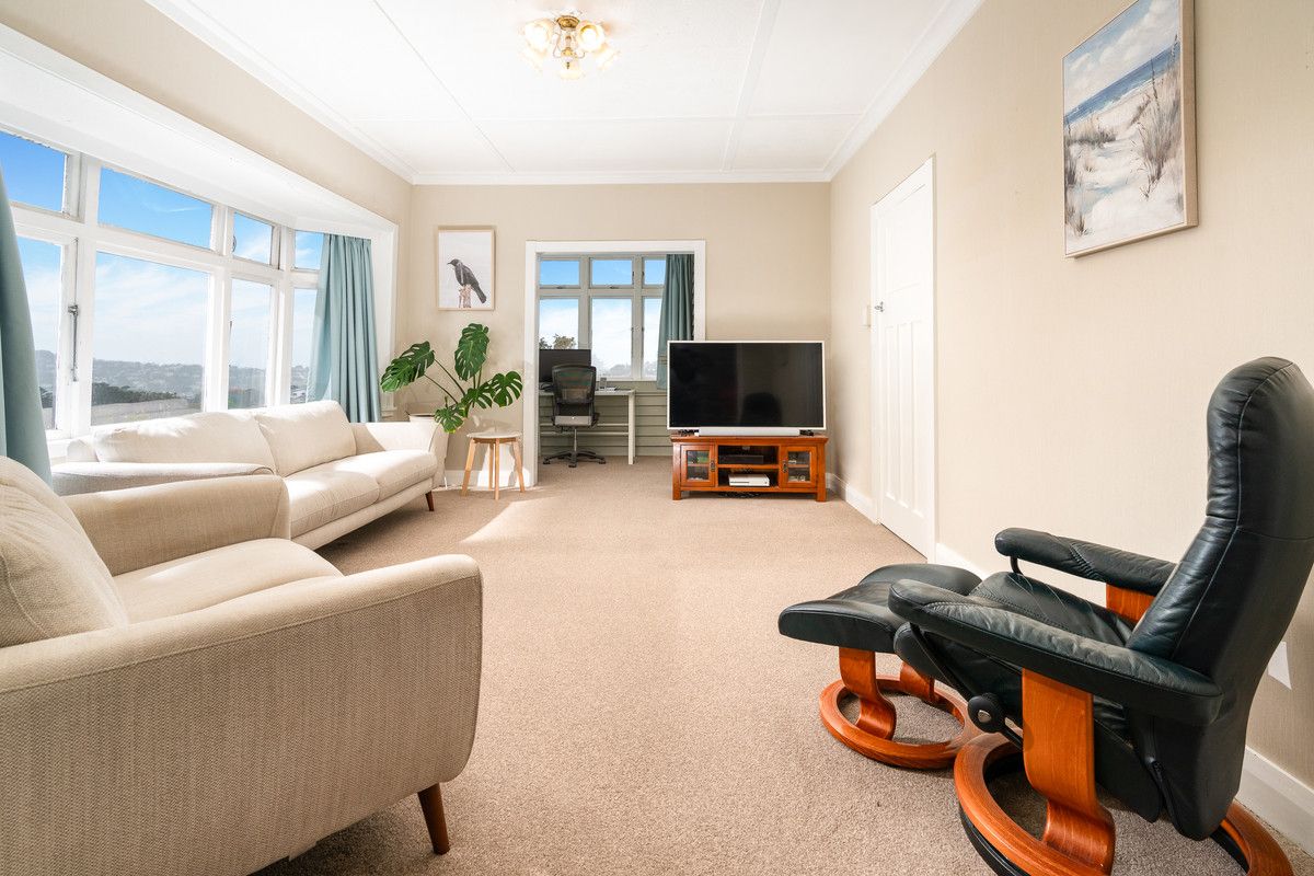 PRIVATE HIDEAWAY WITH SUN & VIEWS IN CITY-END KARORI - Vista 3