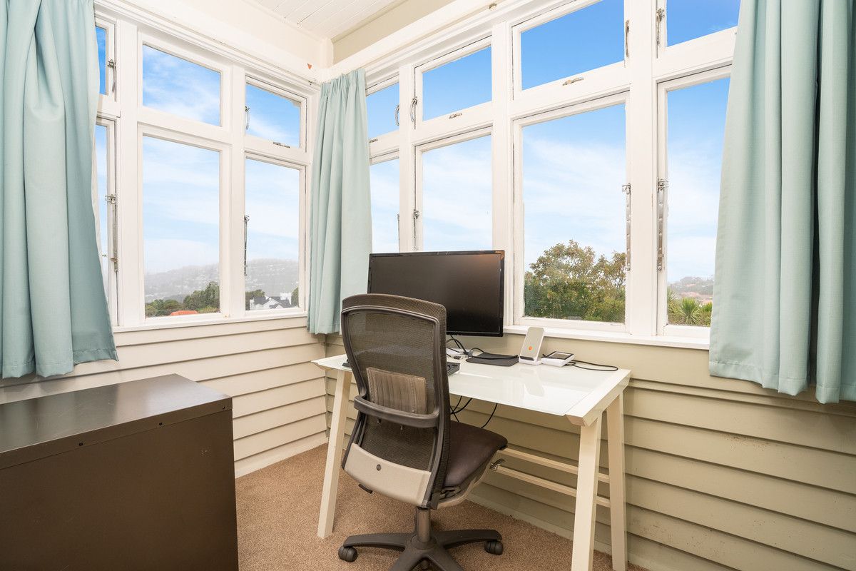 PRIVATE HIDEAWAY WITH SUN & VIEWS IN CITY-END KARORI - Ansicht 4