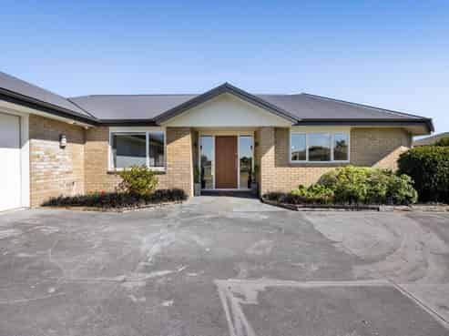 1 Elizabeth Grove, Stratford