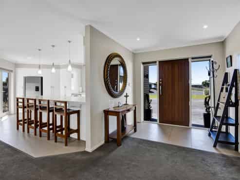 1 Elizabeth Grove, Stratford