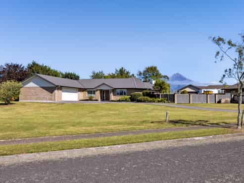 1 Elizabeth Grove, Stratford