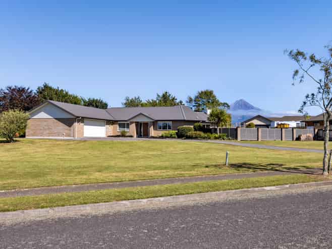 1 Elizabeth Grove, Stratford