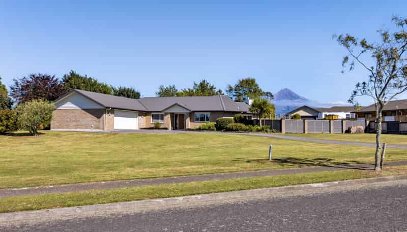 1 Elizabeth Grove, Stratford