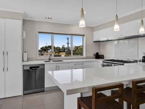 1 Elizabeth Grove, Stratford