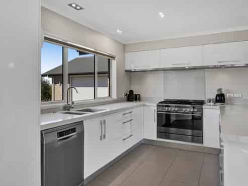 1 Elizabeth Grove, Stratford