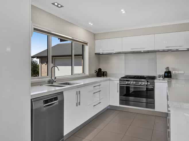 1 Elizabeth Grove, Stratford