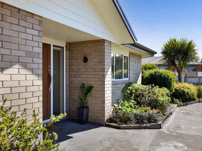 1 Elizabeth Grove, Stratford