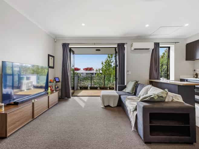 3/7 Uku Lane, Hobsonville