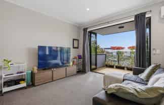 3/7 Uku Lane, Hobsonville