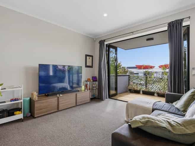 3/7 Uku Lane, Hobsonville