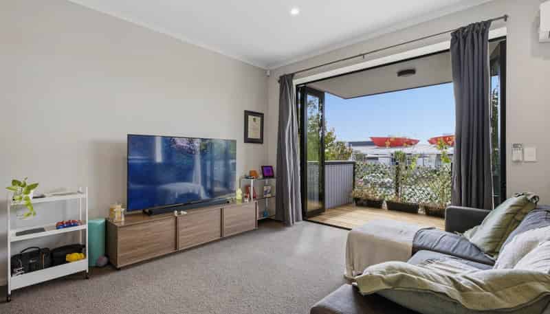 3/7 Uku Lane, Hobsonville