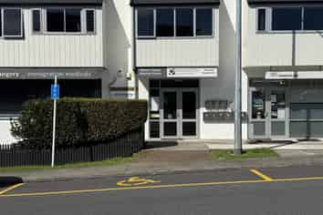 120sqm premium corner office – Howick central