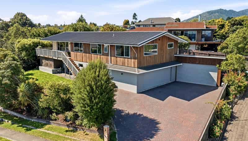 15 Beachman Grove, Hilltop