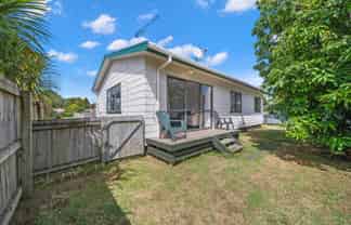 2/8 Freyberg Crescent, Pukekohe