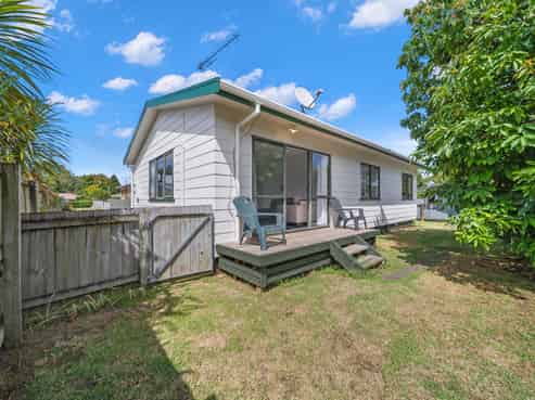 2/8 Freyberg Crescent, Pukekohe