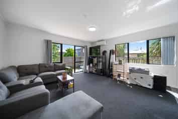 2/8 Freyberg Crescent, Pukekohe