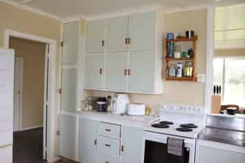 277 Gordon Road, Toko