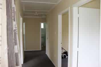 277 Gordon Road, Toko