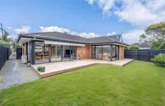 21A Eastern Beach Road, Eastern Beach