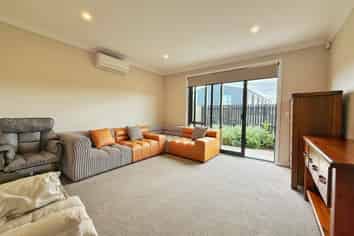 37 Te Aniwaniwa Terrace, Albany