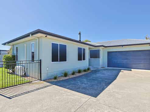 617A Willow Place, Akina