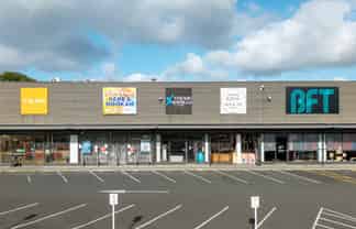 Retail Opportunity in busy Constellation Drive