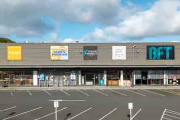Retail Opportunity in busy Constellation Drive