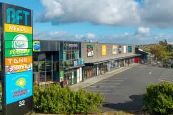 Retail Opportunity in busy Constellation Drive