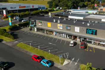 Retail Opportunity in busy Constellation Drive