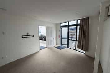 Practical 141m² Industrial Unit