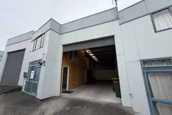 Practical 141m² Industrial Unit