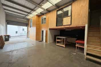 Practical 141m² Industrial Unit
