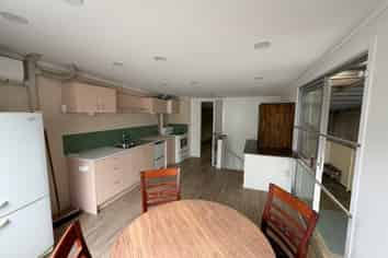 Practical 141m² Industrial Unit