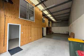 Practical 141m² Industrial Unit