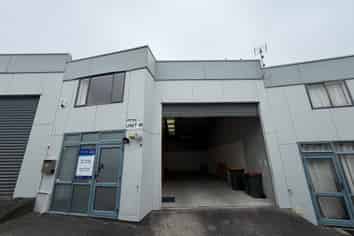 Practical 141m² Industrial Unit