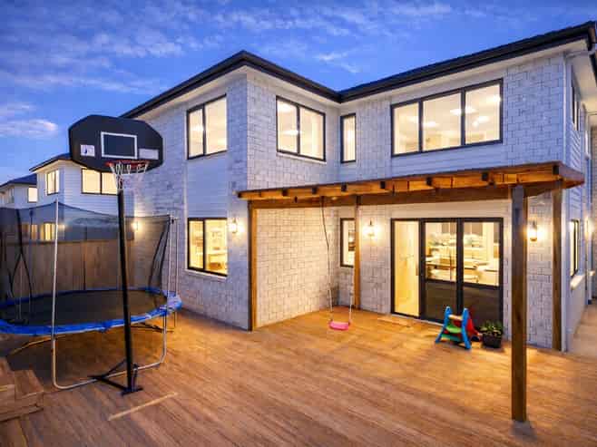 6 McQuoids Road, Flat Bush