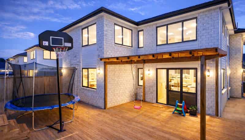 6 McQuoids Road, Flat Bush