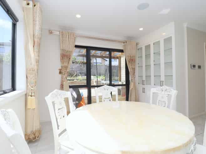 6 McQuoids Road, Flat Bush