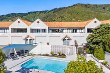 10/45 Beach Road, Waikawa