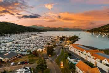 10/45 Beach Road, Waikawa