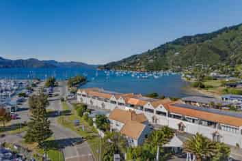 10/45 Beach Road, Waikawa