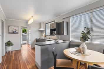 79 Sunset Road, Mangakakahi