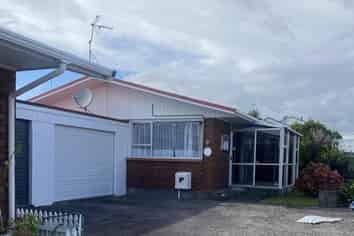 4/6 Karamu Street, Strandon