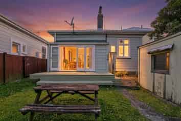 558 Adelaide Road, Berhampore